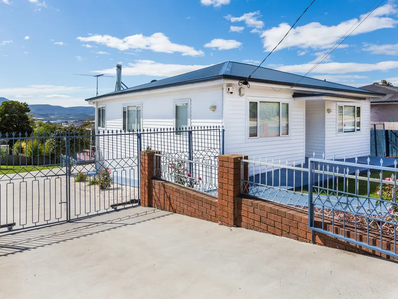 Unit development opportunity, plus a fully upgraded home. A great wealth generator!