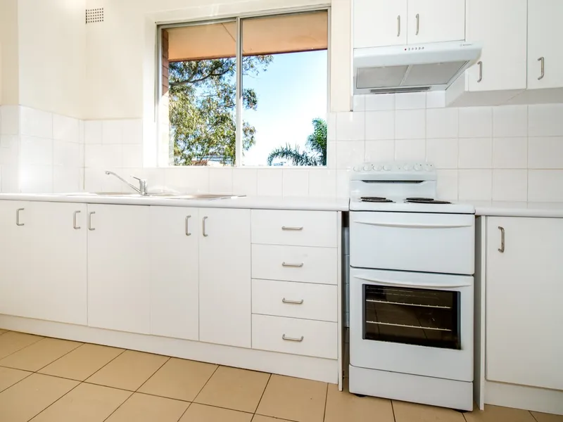 CENTRAL TWO BEDROOM APARTMENT