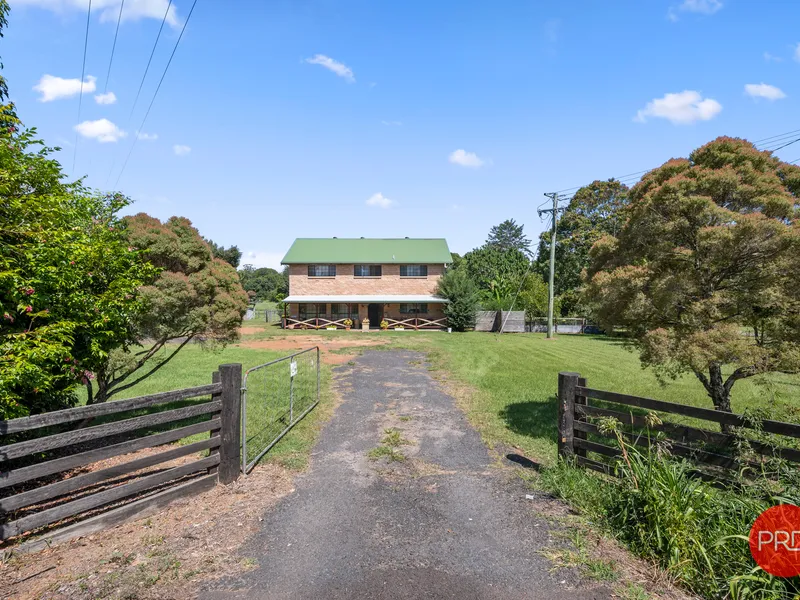 5 ACRES, 5 BEDDER PLUS STUDIO WITH NANA CREEK BOUNDARY