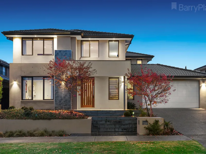 Luxe living opposite parklands