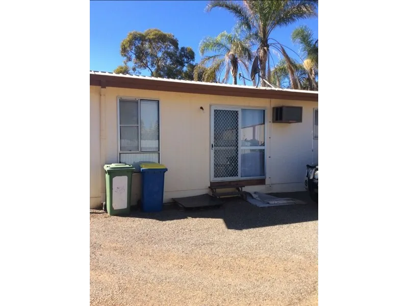 2 x 1 Unit in quiet complex