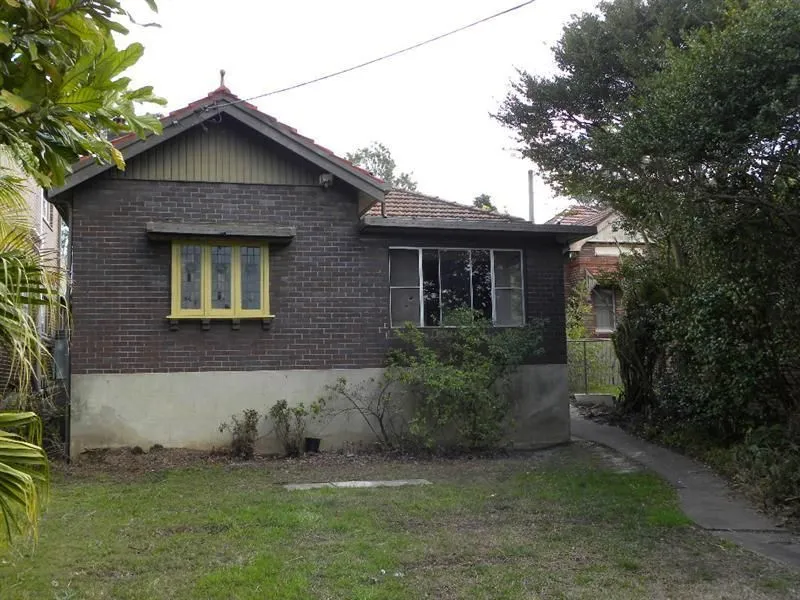 Lovely 3Bedrooms house in heart of Epping for lease. Please contact Vivi on 0413 705 331 for inspection.  