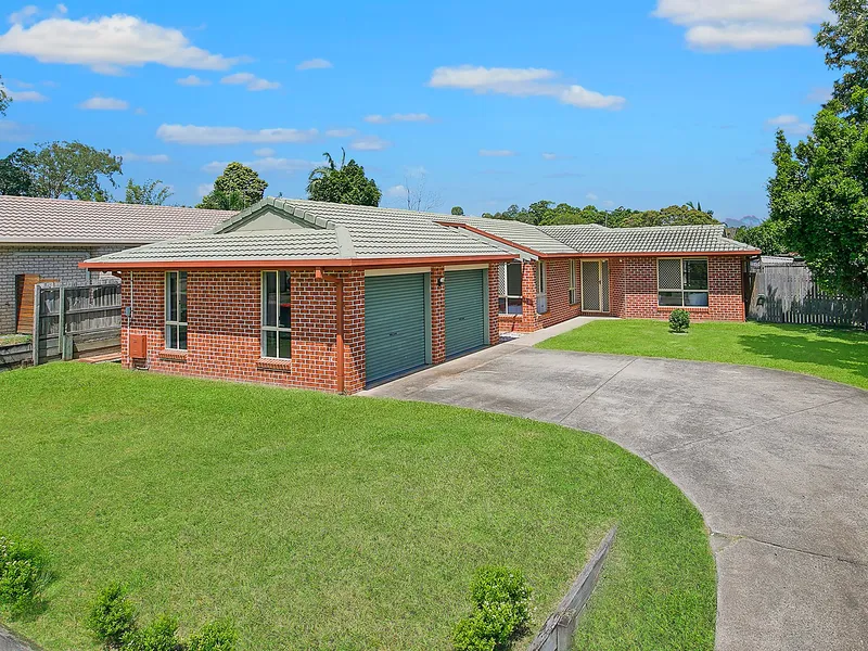 Superb Family Home - Great Location!