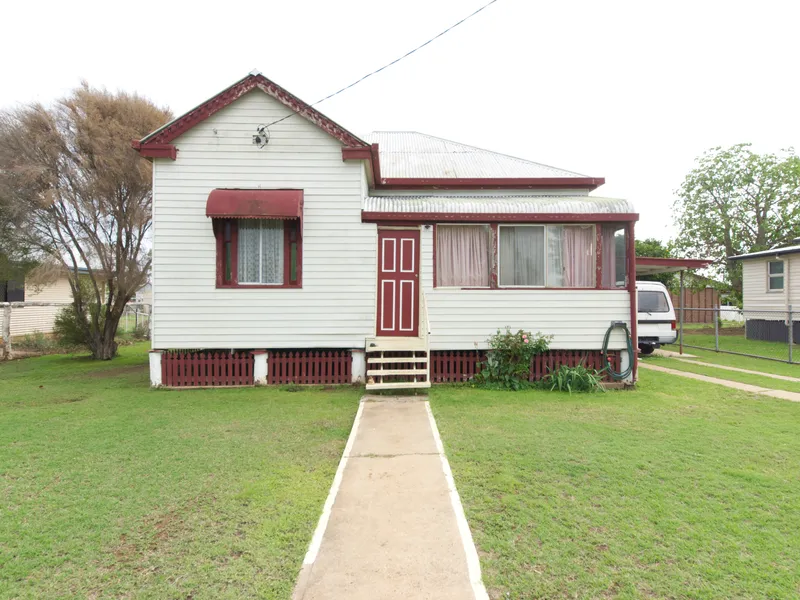 Queenslander on large 961m2 block