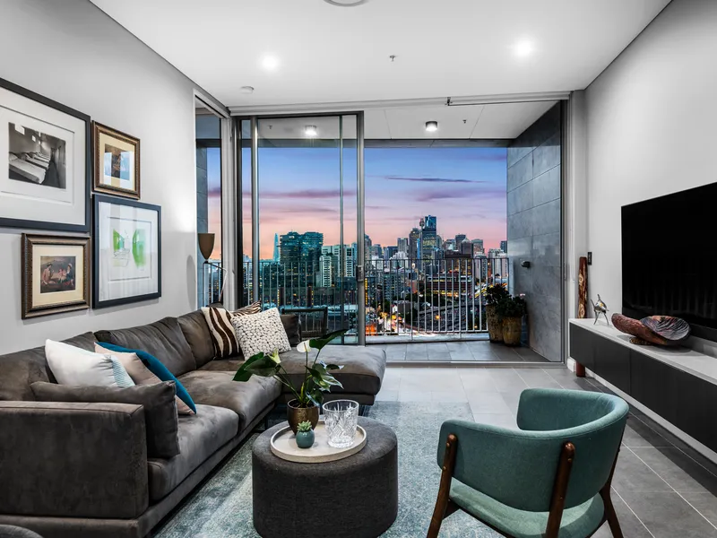 Luxury 2-bedroom apartment with breathtaking city views