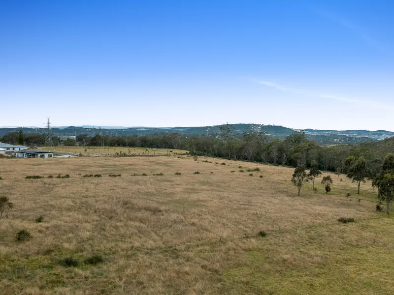 1298m2 lot in Kearneys Spring!