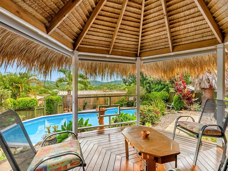 FAMILY HOME WITH POOL