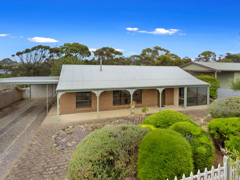 SIMPLY CHARMING 3 BEDROOM COTTAGE