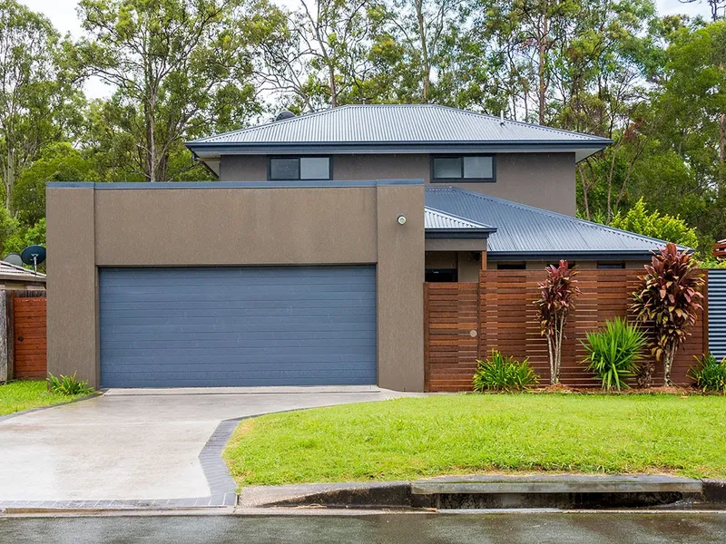 IMMACULATELY PRESENTATED HOME AND A FANTASTIC ENTERTAINER