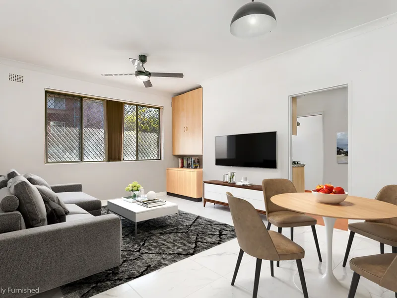 Conveniently Located Ground Floor Apartment With Parking