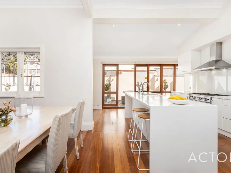 CURTIN AVENUE CHARACTER