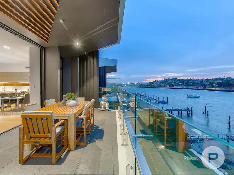 North-east penthouse with lock-up garage