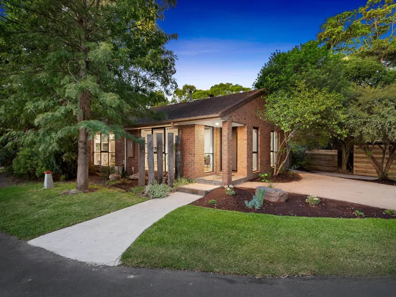 Charming Family-Friendly Rental Home in a Tranquil Enclave!