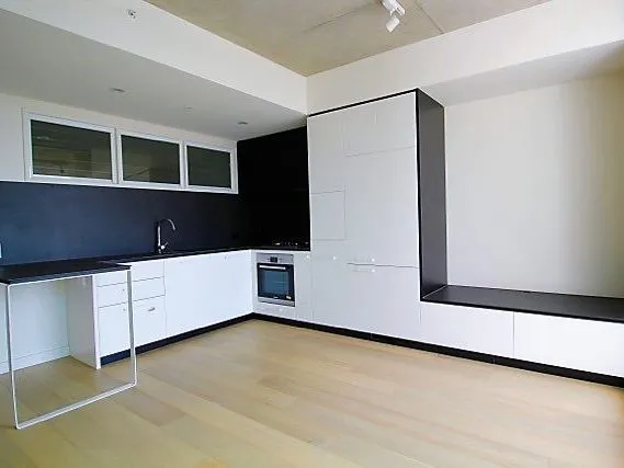 Neat apartment in the heart of Richmond. Very private & secure with great views, Includes Fridge/Freezer
