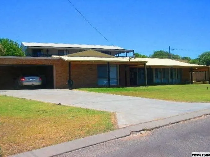 CLOSE TO ALL THE PORT DENISON ATTRACTIONS