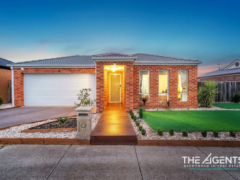 Convenient & Spacious Family Home!!