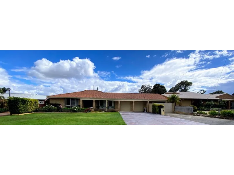 Unique Family Entertainer on rare 1000sqm block!!