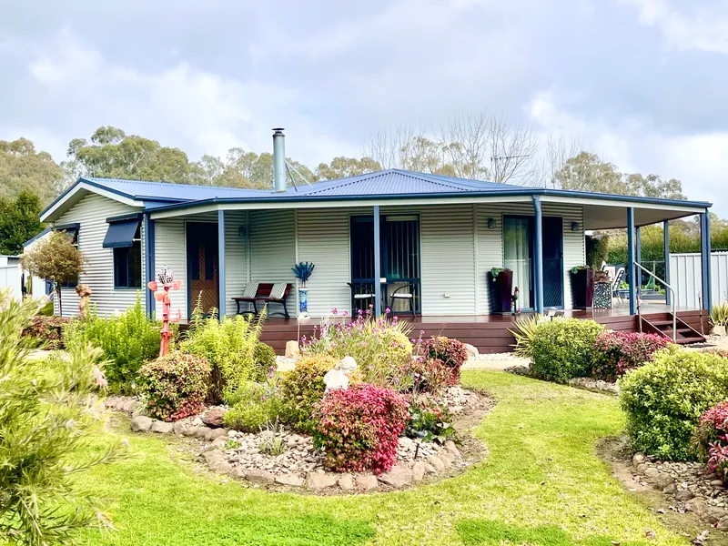 TRANQUIL & IMMACULATE 1/2 acre Retreat