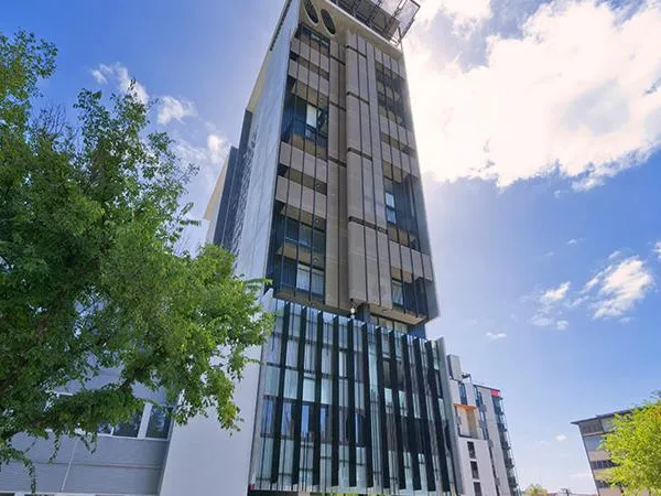 Great Located 2 Bed Apartment Not Far from Adelaide Uni and Eastern Side of Adelaide CBD