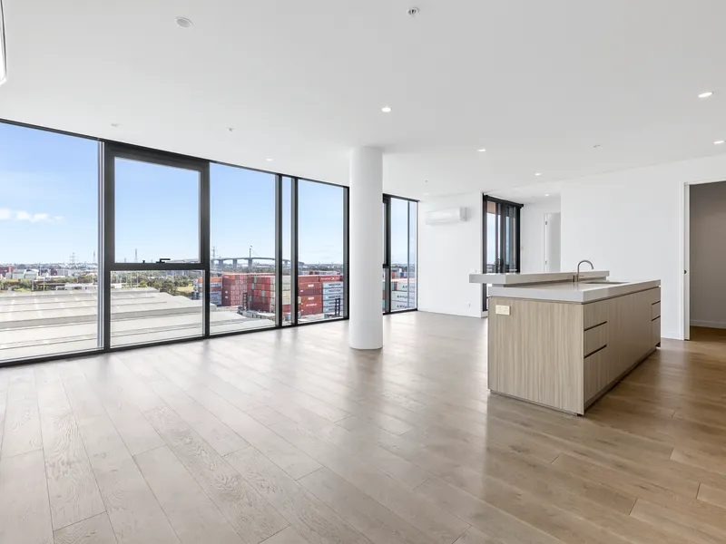 Perfectly situated between the Beach & CBD. Welcome to Resort Living. *UNFURNISHED*