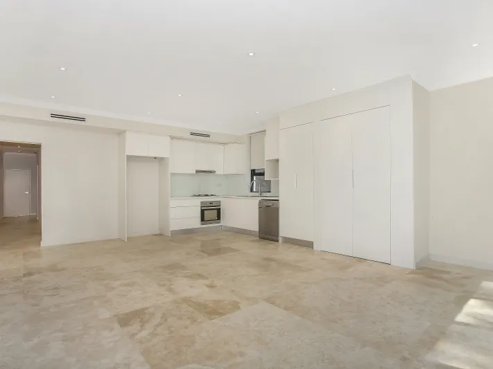 Immaculate Three Bedroom Apartment 