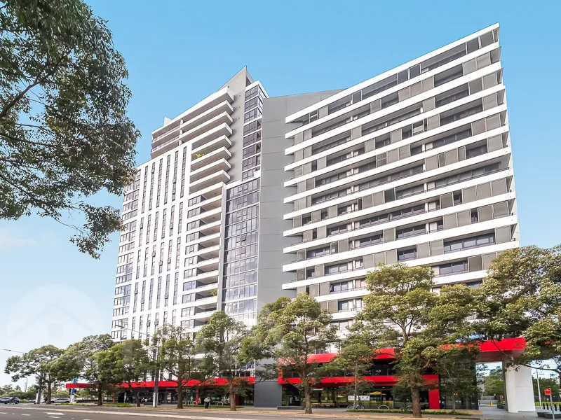 Prestigious Apartment, North East Facing 230 degree View!!