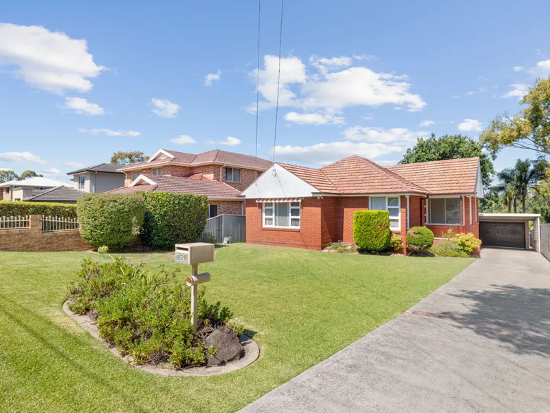 Quiet 4 Bedroom home near Midway Shopping Centre