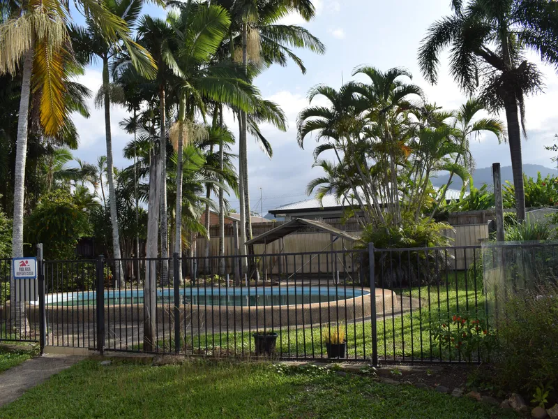 LARGE THREE BEDROOM HOME WITH POOL - FULLY AIR CONDITIONED – PET FRIENDLY