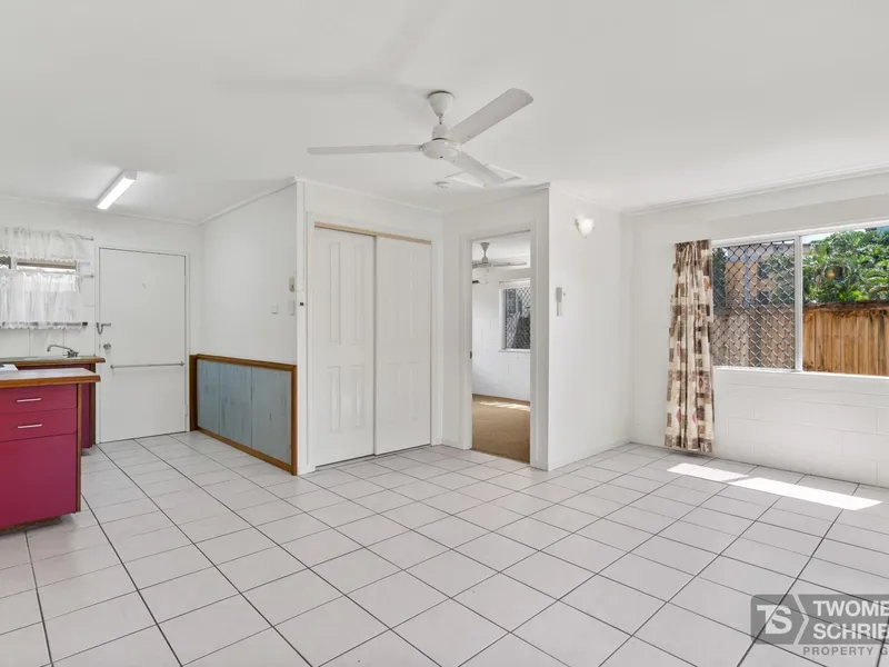 One bedroom unit located behind Earlville Shopping Centre