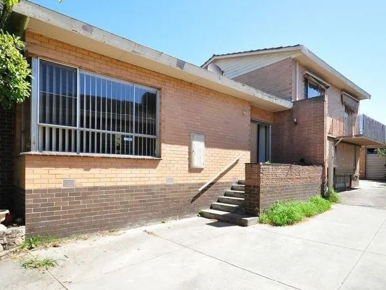 I'm Big and have Great Features - Please Inspect! 5 Heating and Cooling inverters in every room