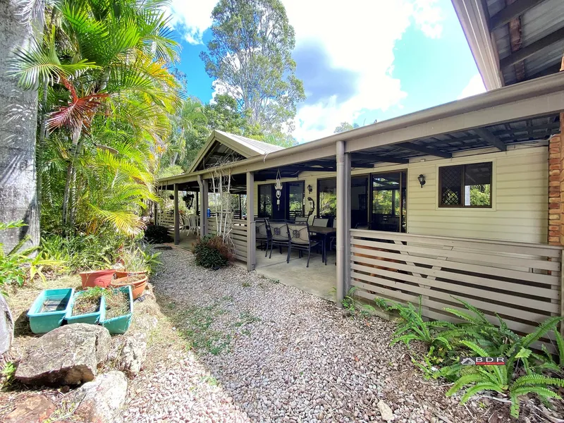Feel good Family home among the palm trees