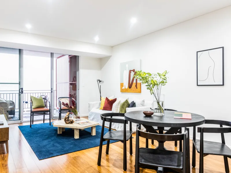 North-facing apartment / ultra convenience