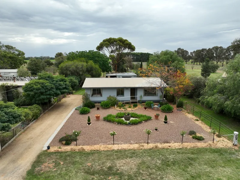 TOWN LIVING WITH RURAL VIEWS