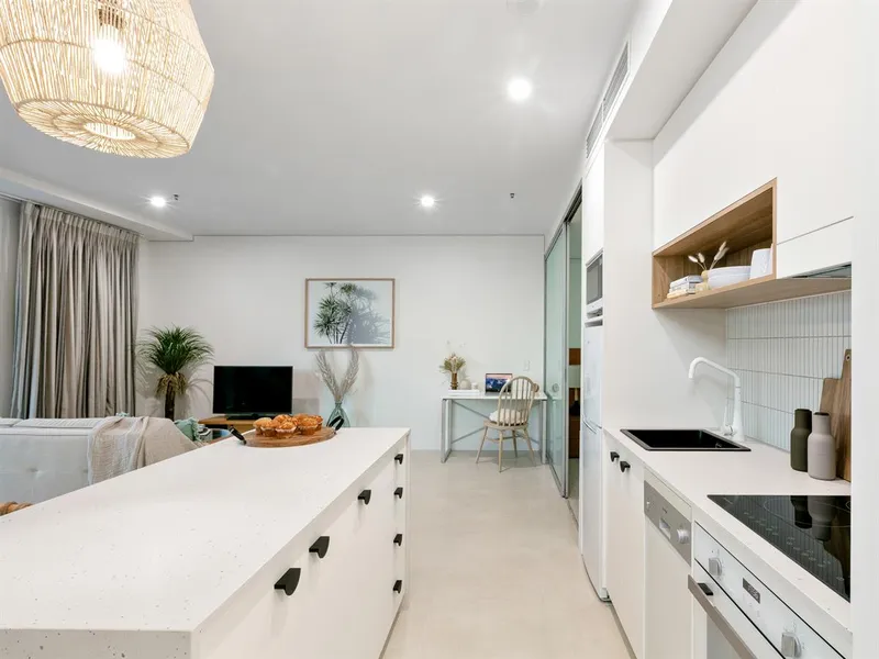 THE JEWEL IN THE CROWN - APARTMENT 1006