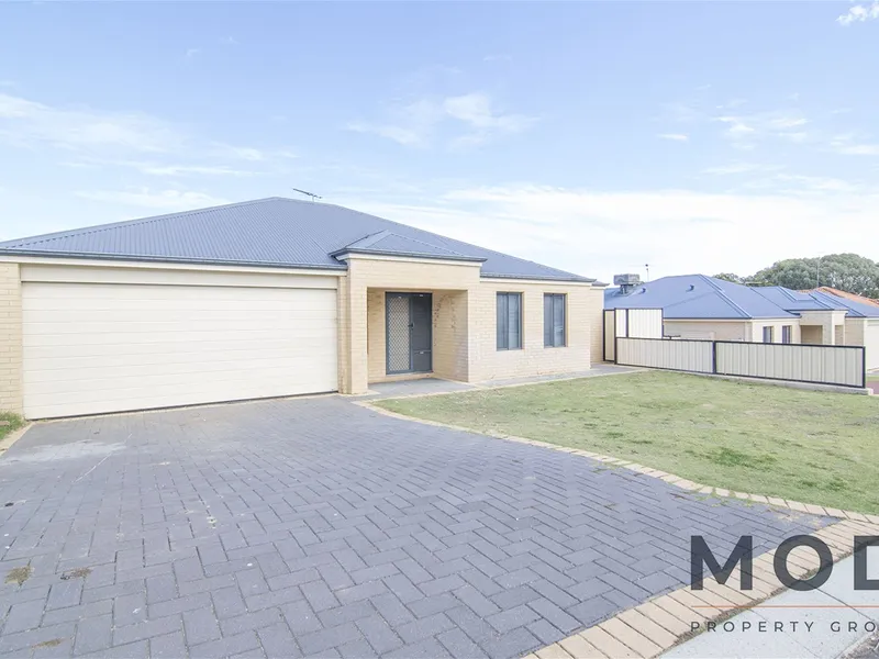 BRIGHT & SPACIOUS LIVING IN HEART OF HAMILTON HILL 