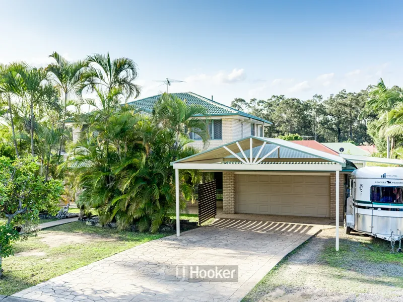 Spacious family home in Forest Lake!