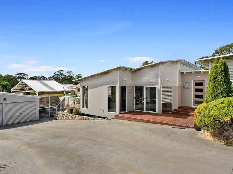MODERN - IMMACULATE FAMILY HOME - LARGE BLOCK