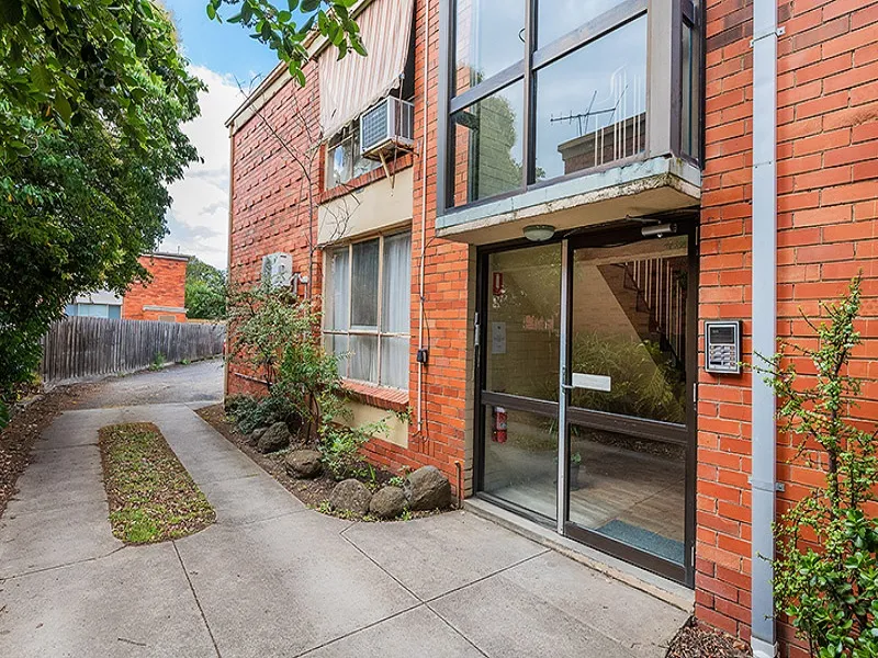 A very neat 1 bedroom apartment in a perfect position