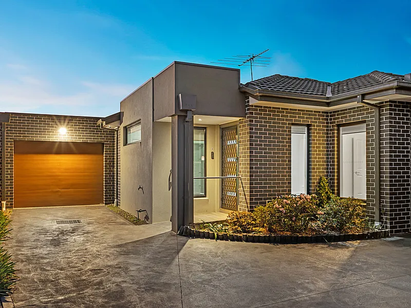 PROUDLY RAY WHITE DEER PARK