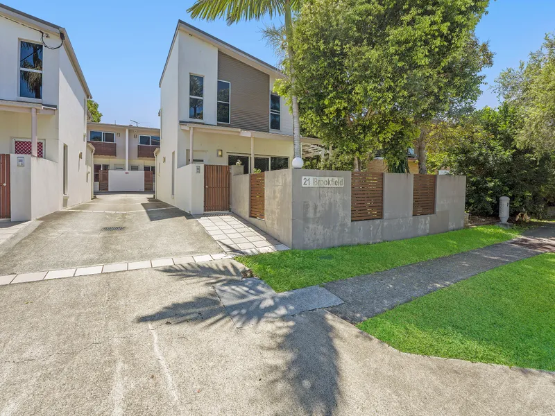 Freestanding Townhouse, Convenient Location!