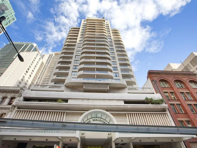 CONVENIENCE IN THE HEART OF SYDNEY CBD WITH CITY VIEWS