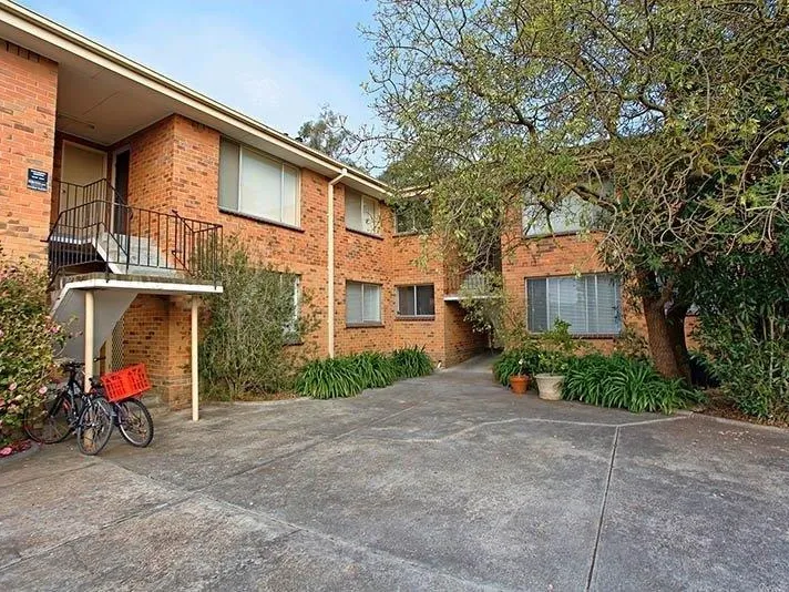 HIGHLY SOUGHT AFTER RIVERSIDE LOCATION