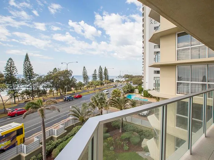 BEACHFRONT EXECUTIVE APARTMENT - 2 BED 2 BATH AMAZING OCEAN VIEWS