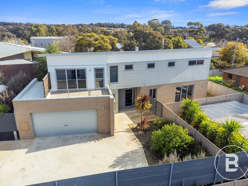 EXECUTIVE TOWNHOUSE IN SOUGHT AFTER STRATHDALE