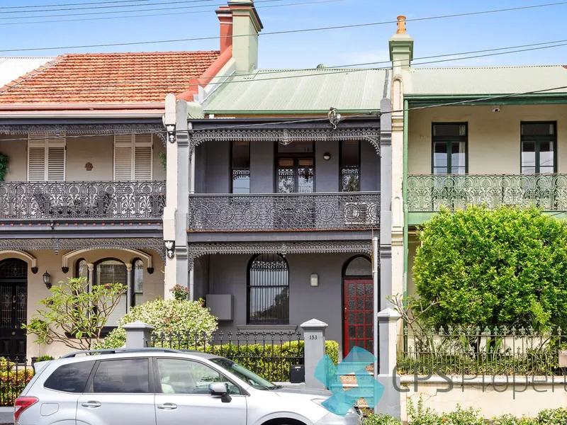 REVIVED VICTORIAN FAMILY TERRACE FEATURING BRAND NEW GOURMET KITCHEN
