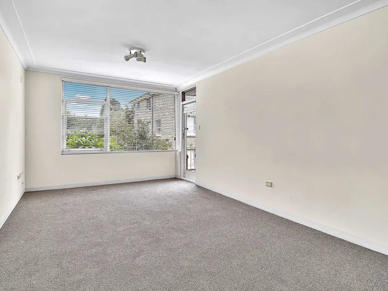 LIGHT AND COSY TWO BEDROOM APARTMENT, NEUTRAL BAY