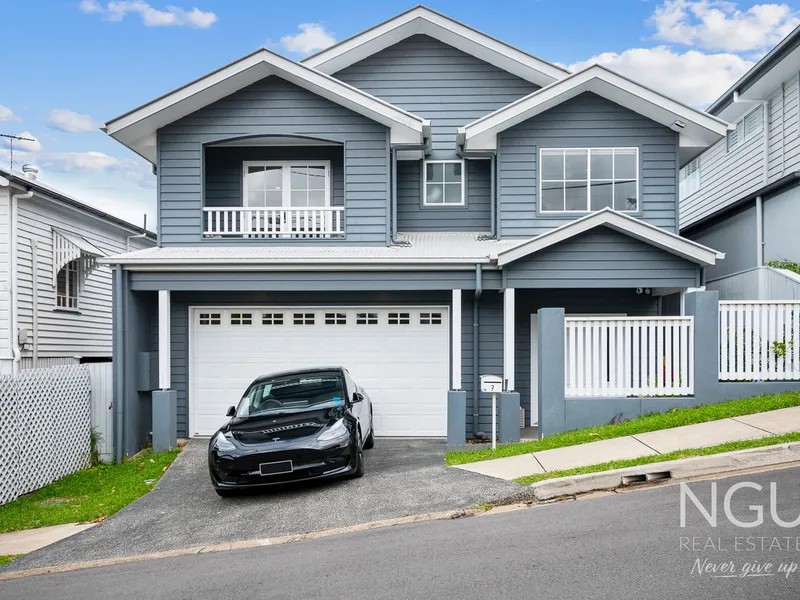 Innercity Hamptons Residence With A Complimentary Tesla 3!