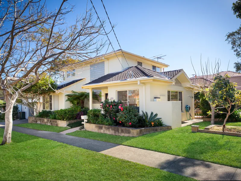 BEACH & BAYSIDE HOME