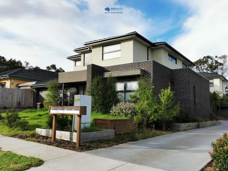 SPACIOUS | 4 BEDROOMS | 2 LIVING AREAS | 3 TOILETS | FURNISHED
