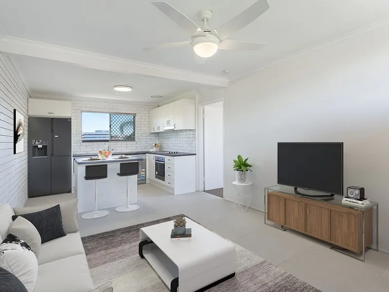 INNER CITY UNIT - WALK TO CBD & HOSPITALS -UNBEATABLE LOCATION!!!